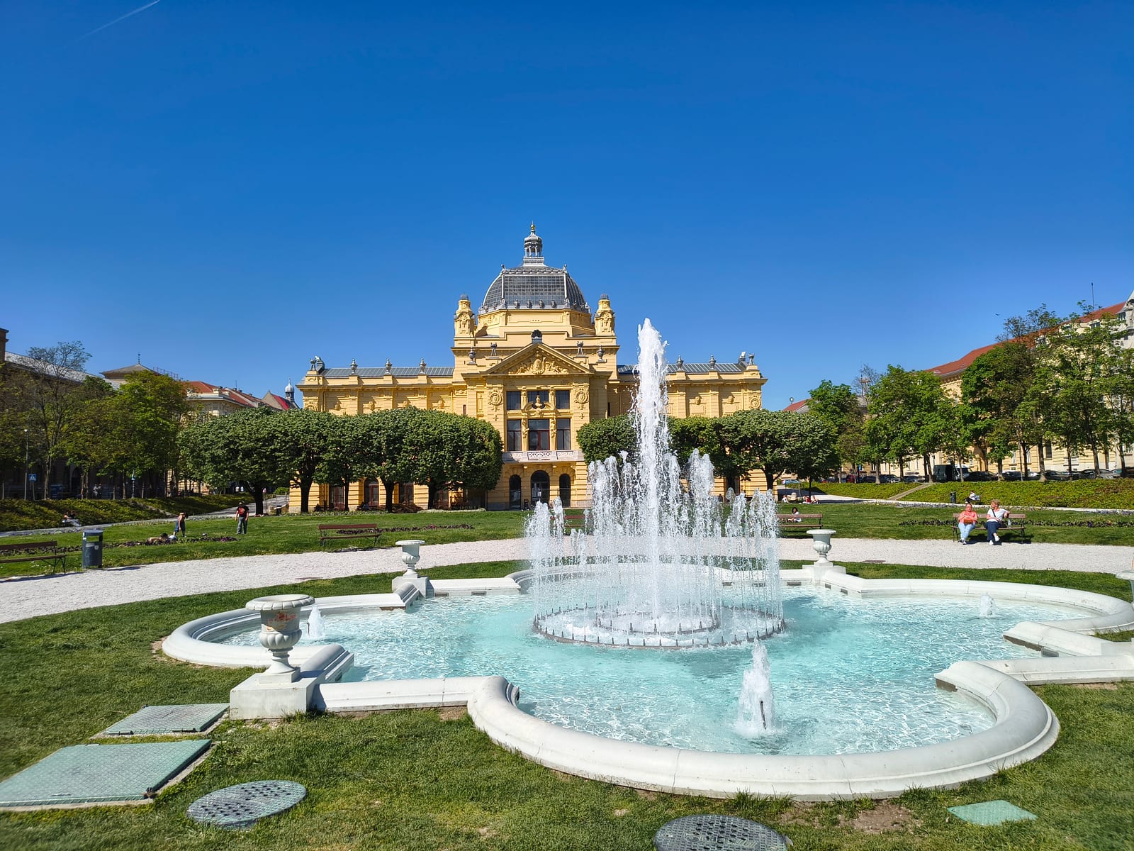 Umjetnički paviljon izbliza